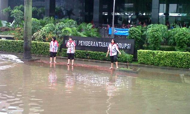 KPK Banjir, Penyidik Izin Pulang di Tengah Rapat dengan DPR